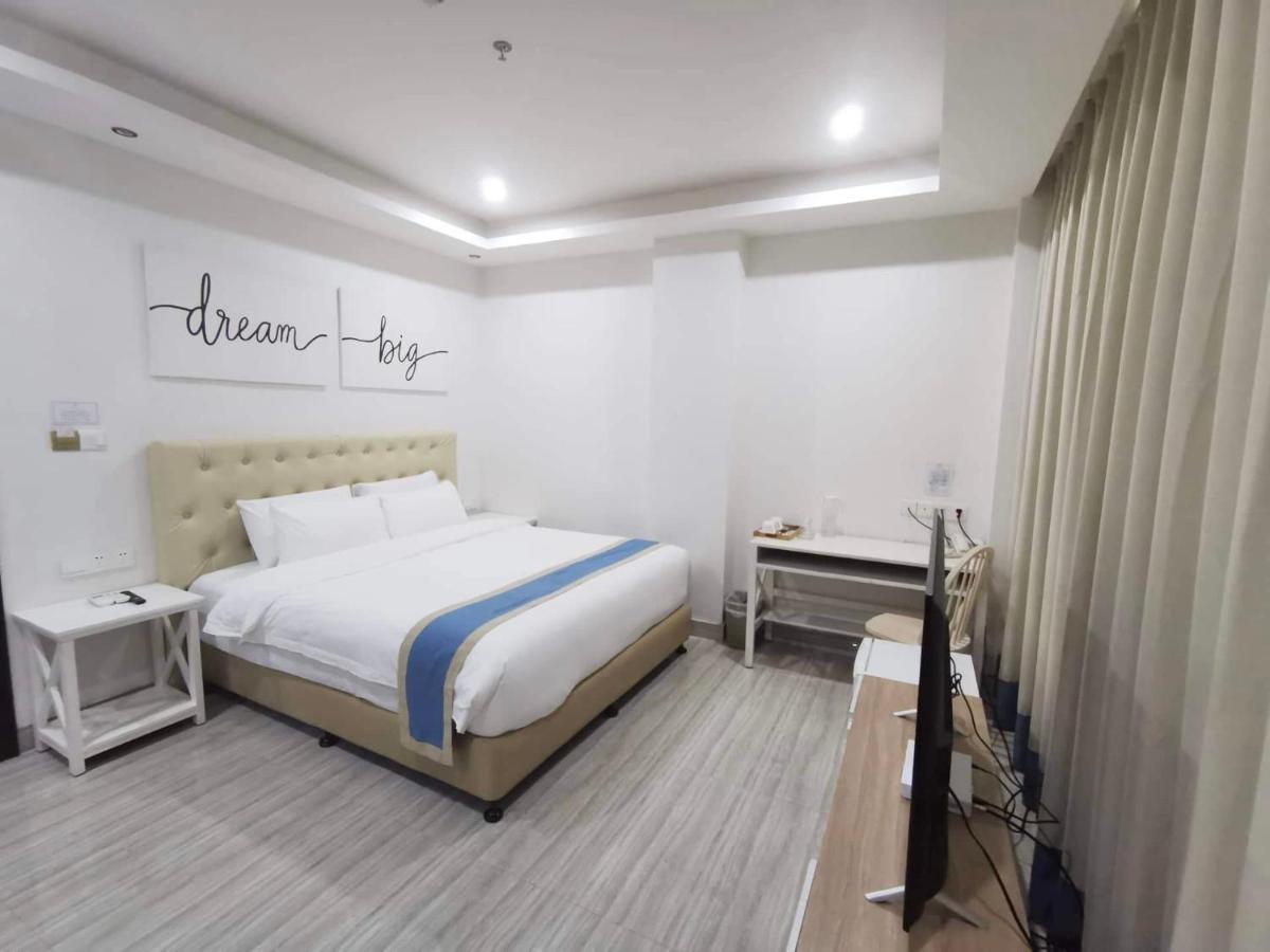 Hampton Suites Davao Ngoại thất bức ảnh