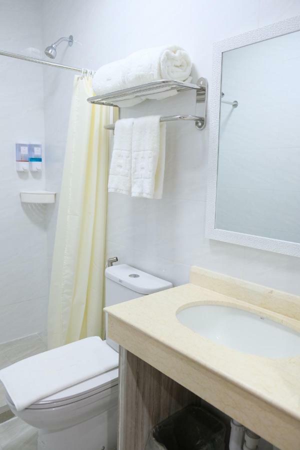 Hampton Suites Davao Ngoại thất bức ảnh