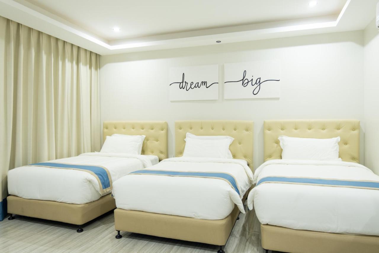 Hampton Suites Davao Ngoại thất bức ảnh