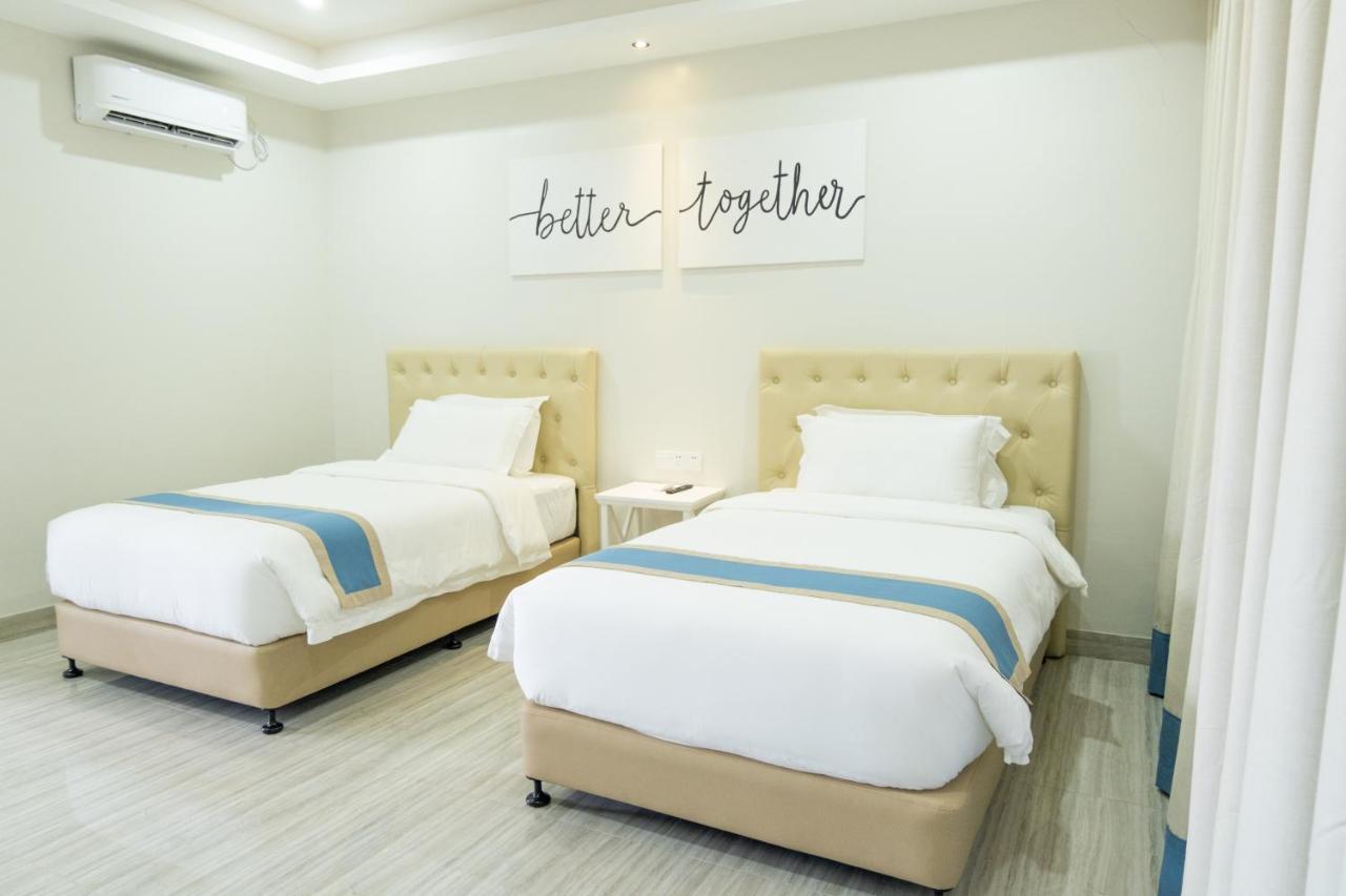 Hampton Suites Davao Ngoại thất bức ảnh